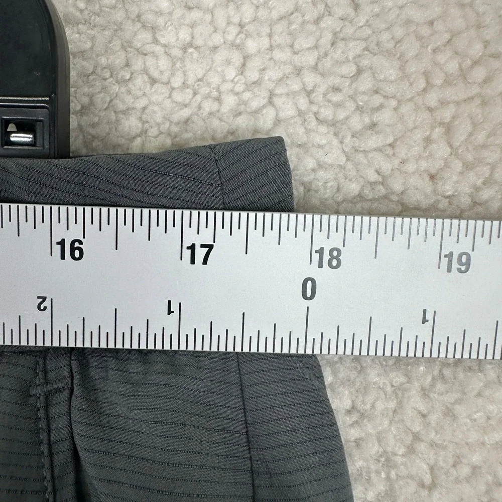 Vuori Aim Performance Chino Shorts Mens 34 Gray Micro-Stripe Stretch Golfcore